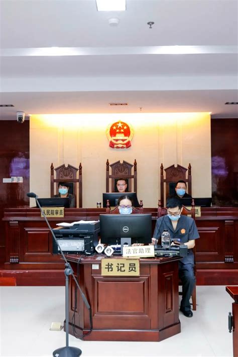 广西䕨县某干部收受657万元判刑十年十个月，并处罚八十万元