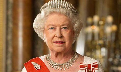 英国女王的权力大还是英国首相的大？