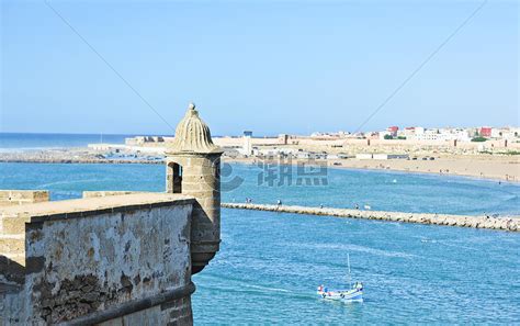 丹吉尔丨摩洛哥北部的一座海港城市，位于直布罗陀海峡的丹吉尔港口|直布罗陀|丹吉尔|海港_新浪新闻