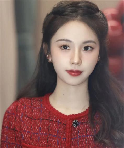 订婚发型甜美女生头像