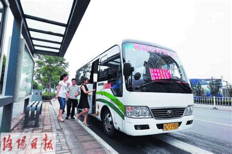 贵州公交坠湖事件造成5名学生遇难 驾驶员已身亡_新闻频道_中国青年网