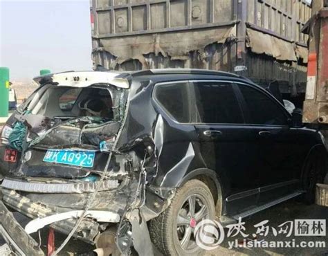 陕西高速数十车追尾 货车炸药泄漏