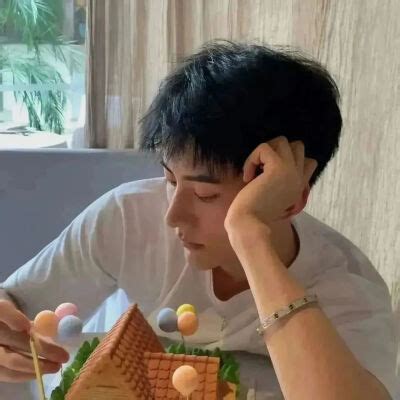 非主流吓人男生头像真人