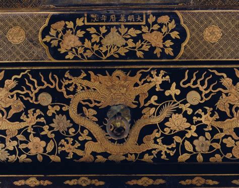 万历款黑漆描金龙纹箱式柜 - 故宫博物院