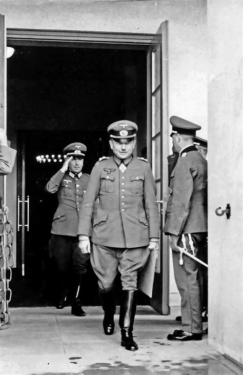 二战期间德国纳粹军官那威武精致的制服是谁设计的？依据是什么？ - 知乎