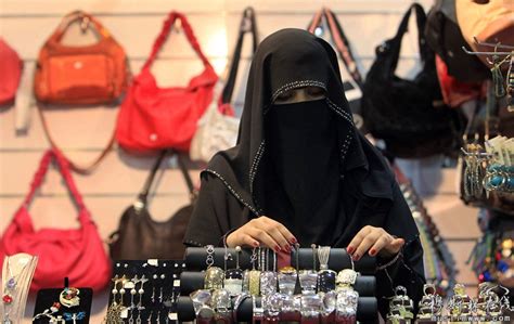 沙特阿拉伯美女面纱下遮不住的靓丽 - 风尚 - 穆斯林在线（muslimwww)