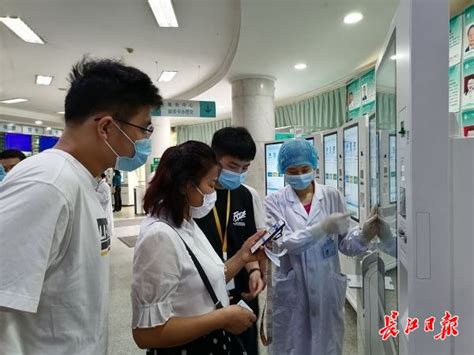 我院牵头全面接管武汉红十字会医院住院部两个病区，并已积极开展工作_进行