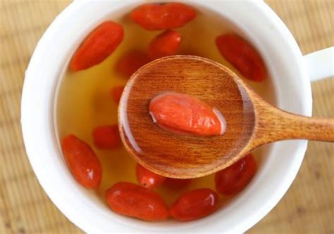 黄芪枸杞红枣泡水喝的功效 有减轻毒副作用防止白血球减少