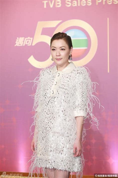 TVB众女星露背深V透视 陈凯琳苹果肌欲坠_新浪图片
