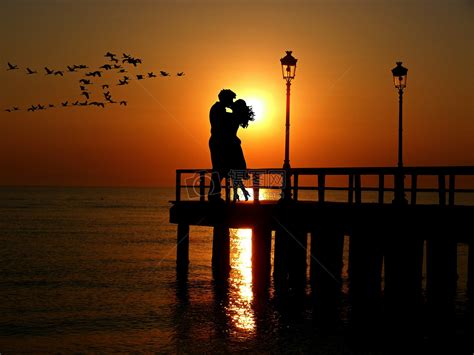 夕阳西下的相拥的情侣图片素材_免费下载_jpg图片格式_高清图片500346841_摄图网