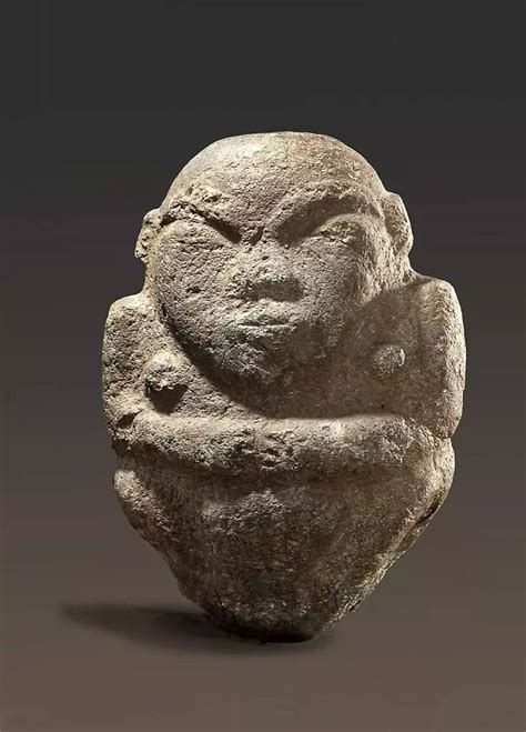 石刻女神像 红山文化 内蒙古兴隆洼 我国迄今发现最古老的圆雕石刻