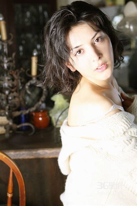 欧洲丰满性感美女萨赫勒?罗萨私房写真