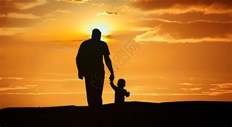父亲抱孩子图片_父亲抱孩子素材_父亲抱孩子高清图片_摄图网图片下载