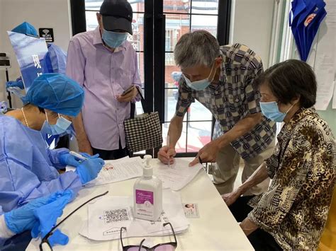 现场图片来了！深圳医护人员有序接种新冠疫苗，6到8分钟即可完成_南方plus_南方+
