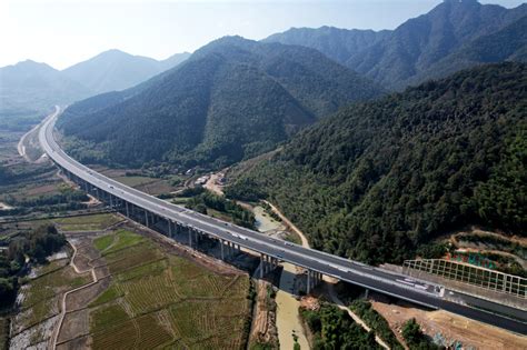 安徽路桥公司参建的芜黄高速、泾县枢纽互通顺利通过交工验收