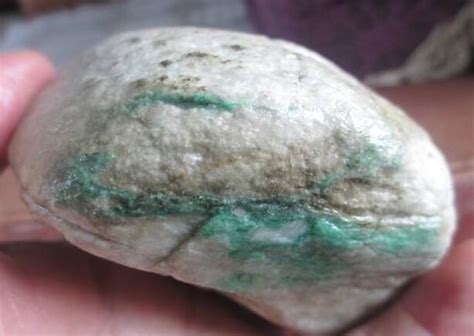 翡翠原石是怎么样形成的要经过什么条件之下才会形成 - 知乎