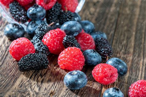 餐饮水果桑葚树莓黑莓摄影图高清摄影大图-千库网