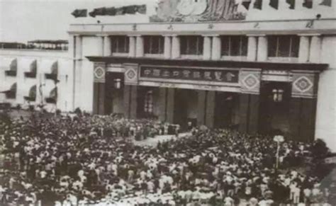 浅谈华润万家的发展历程 华润集团的历史，始于1938年“联和行”( Liow & Co.)在深圳成立。1948年，“联和行”改名为“华润 ...