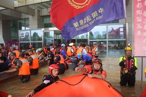 中国人的故事|5省510名消防员增援河南，救援队将坚守到危险退去！|界面新闻 · 中国