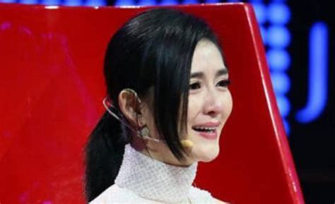 谢娜与仨女儿首同框，跳跳俏俏个头蹿到妈妈腰间，妹妹长得肉嘟嘟|娜姐|谢娜|张杰_新浪新闻