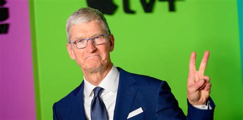 库克就任苹果CEO十周年：股价飙升10倍 市值超2万亿美元_凤凰网