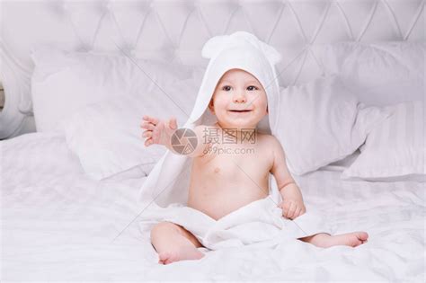 可爱的新生男婴高清图片下载-正版图片503057622-摄图网