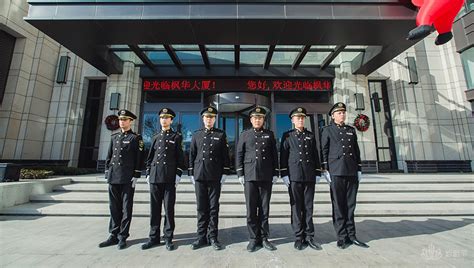 我校九龙湖校园保安队伍接受军事化训练