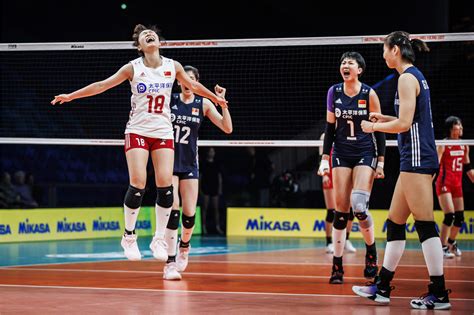 中国女排3-0波兰，世女排联决赛将战美国土耳其胜者 | 体育大生意