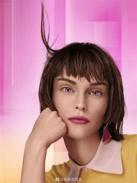 Prada发布了Candy香水全新广告，引人注目的是……