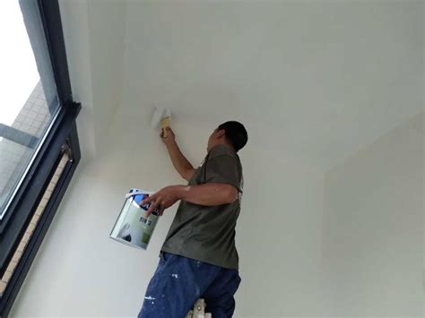 修墙面和准备画的工匠们都喜欢用便刀刷墙高清图片下载-正版图片506018231-摄图网