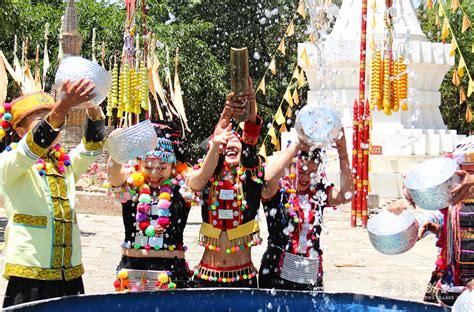 泼水节前采花忙——2023年芒市傣族德昂族泼水狂欢节一瞥