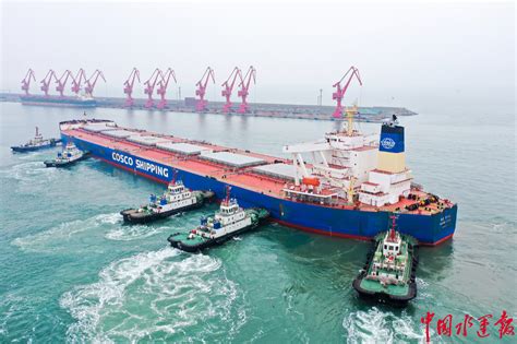 日照港石臼港区南区首次成功靠泊30万吨级满载开普船舶