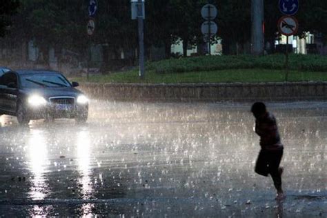 吕玉印主持召开全市强降雨工作视频会商调度会并检查强降雨防范工作