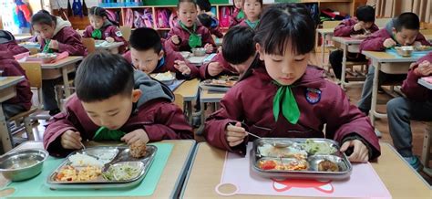 中小学幼儿园集中用餐陪餐下月实施 苏城这些学校师生共餐已坚持多年_媒体聚焦_新闻中心_苏州工业园区教育网