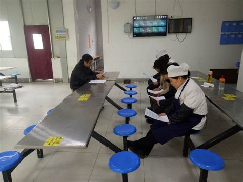 学校、家长、食堂三方陪餐确保食品安全万无一失--郑州市第六十三中学官网