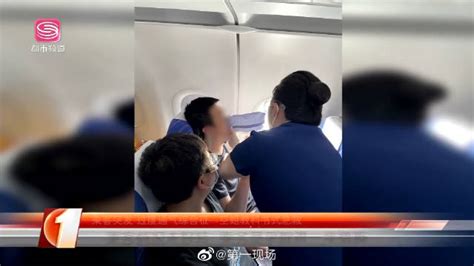 乘客飞机上突发过度通气综合征空姐急救_新浪新闻