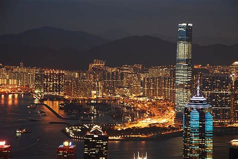 飞越天际线 以全新视角俯瞰香港全景