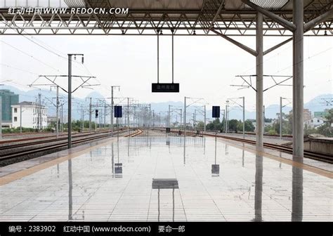 温州火车南站站前平台通道调整为北向南单向通行 - 龙湾新闻网