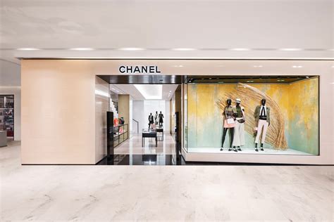 Chanel在日本的首家精品店重装开业，黑白色的_联商网