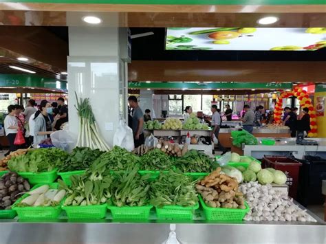 开业一个月后，我们实探了武汉首家3.0版菜市场「中百市集」
