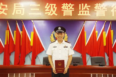 市公安局首次举行三级警监警衔授衔仪式 | 赣州市公安局