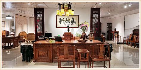 广东省博物馆收藏的一套清代酸枝镂空雕广式家具