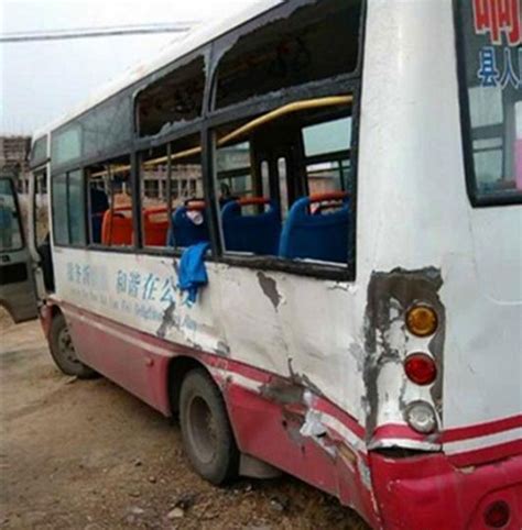江苏响水公交车与客车发生碰撞事故 10多名学生受伤（图文）·中国道路运输网