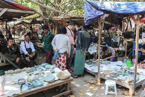 揭秘缅甸曼德勒小众景点，缅甸最大的翡翠市场，跌眼镜的地摊景象|翡翠|缅甸|曼德勒_新浪新闻