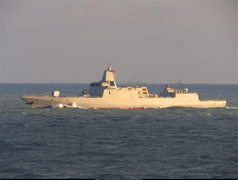 中国最新一艘055型驱逐舰战力如何？中国有6艘万吨大驱，性能先进_凤凰网汽车_凤凰网