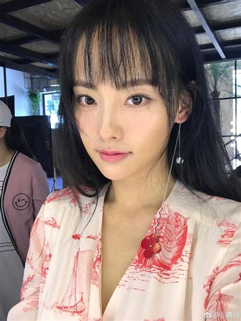 张嘉倪图片