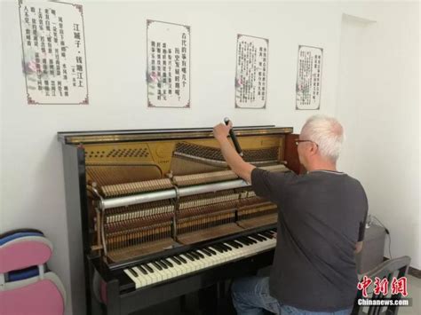近日，山东。八旬老人和仨儿子8手联弹钢琴，幸福感溢出屏幕了！|山东省_新浪新闻