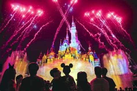 上海迪士尼乐园正式开门迎客 首批游客来自全球各地|界面新闻 · 商业
