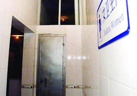 知法犯法！韩国负责性犯罪案警察厕所偷拍被抓_看现场_看看新闻