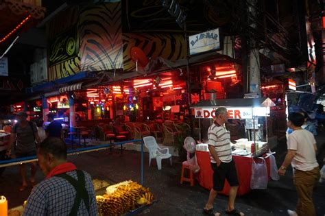 实拍: 泰国芭提雅酒吧一条街, 晚上简直在沸腾